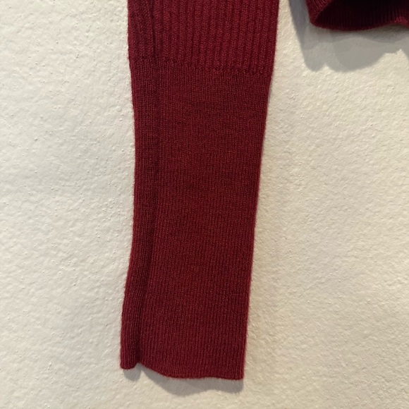 Leith V Neck - Picture 3 of 6